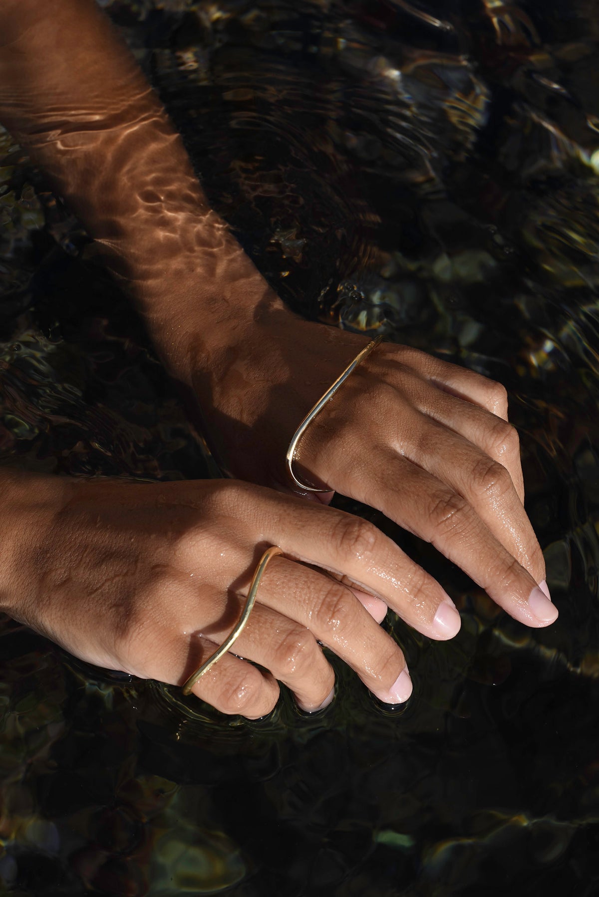 Delos Hand Cuff