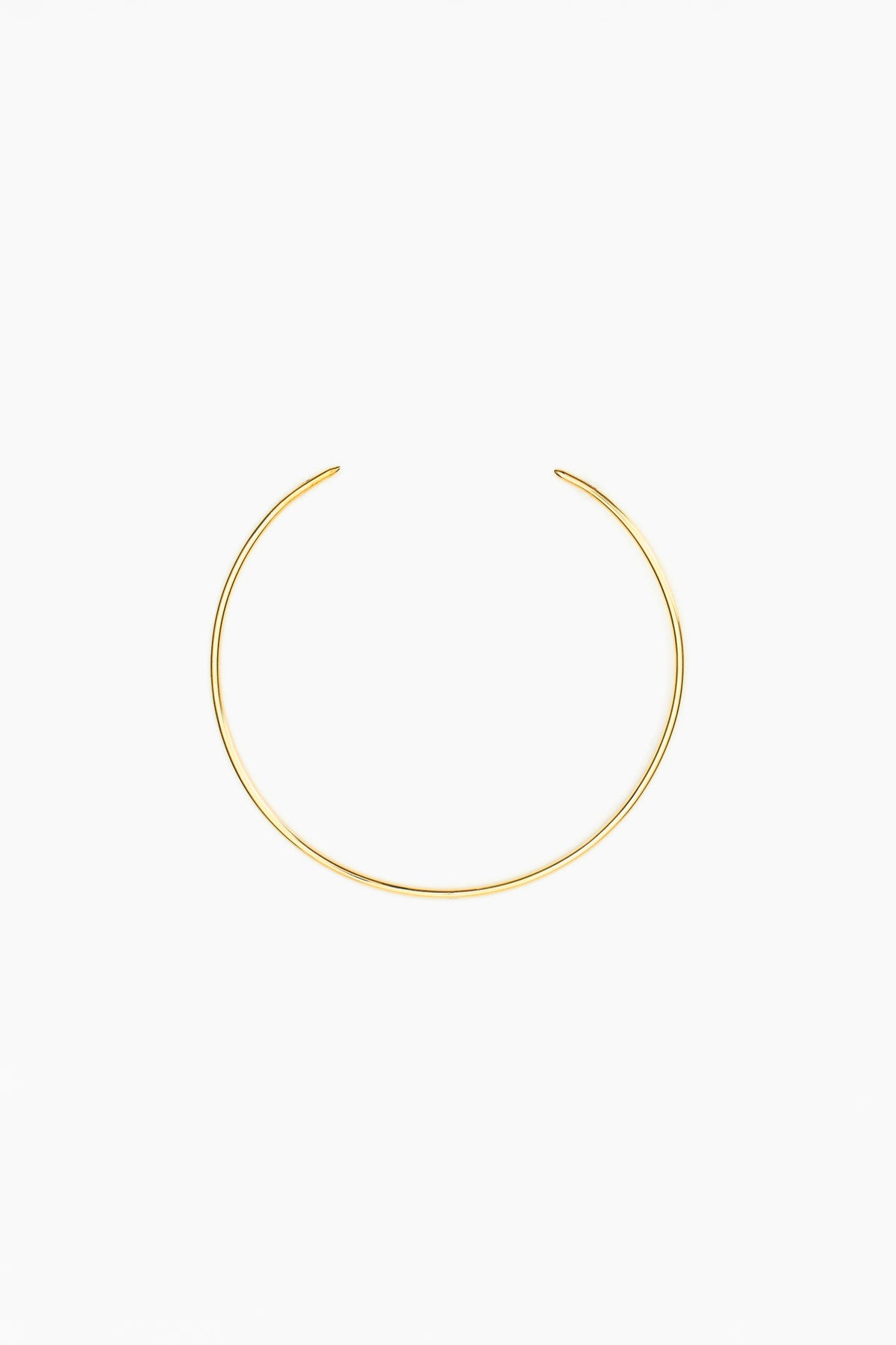 A 3 mm choker from the Delos collection, it's handmade and falls close over the neck.