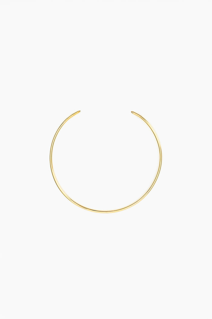 A 3 mm choker from the Delos collection, it's handmade and falls close over the neck.