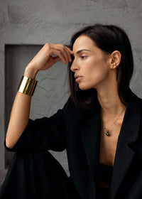 Ear Cuff Vintage Gold - Goud on model